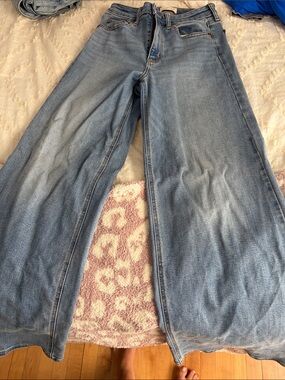 Universal Thread Light Blue Wide-Leg Jeans
